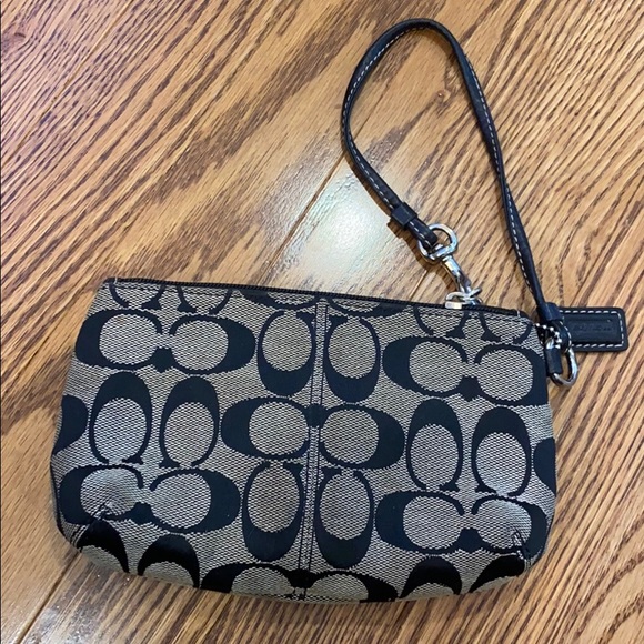 Coach signature wristlet - Picture 2 of 8